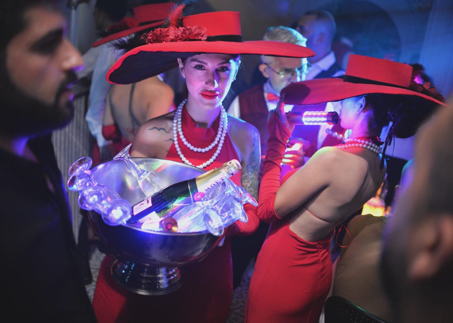 Canlı ve enerjik restoran atmosferi